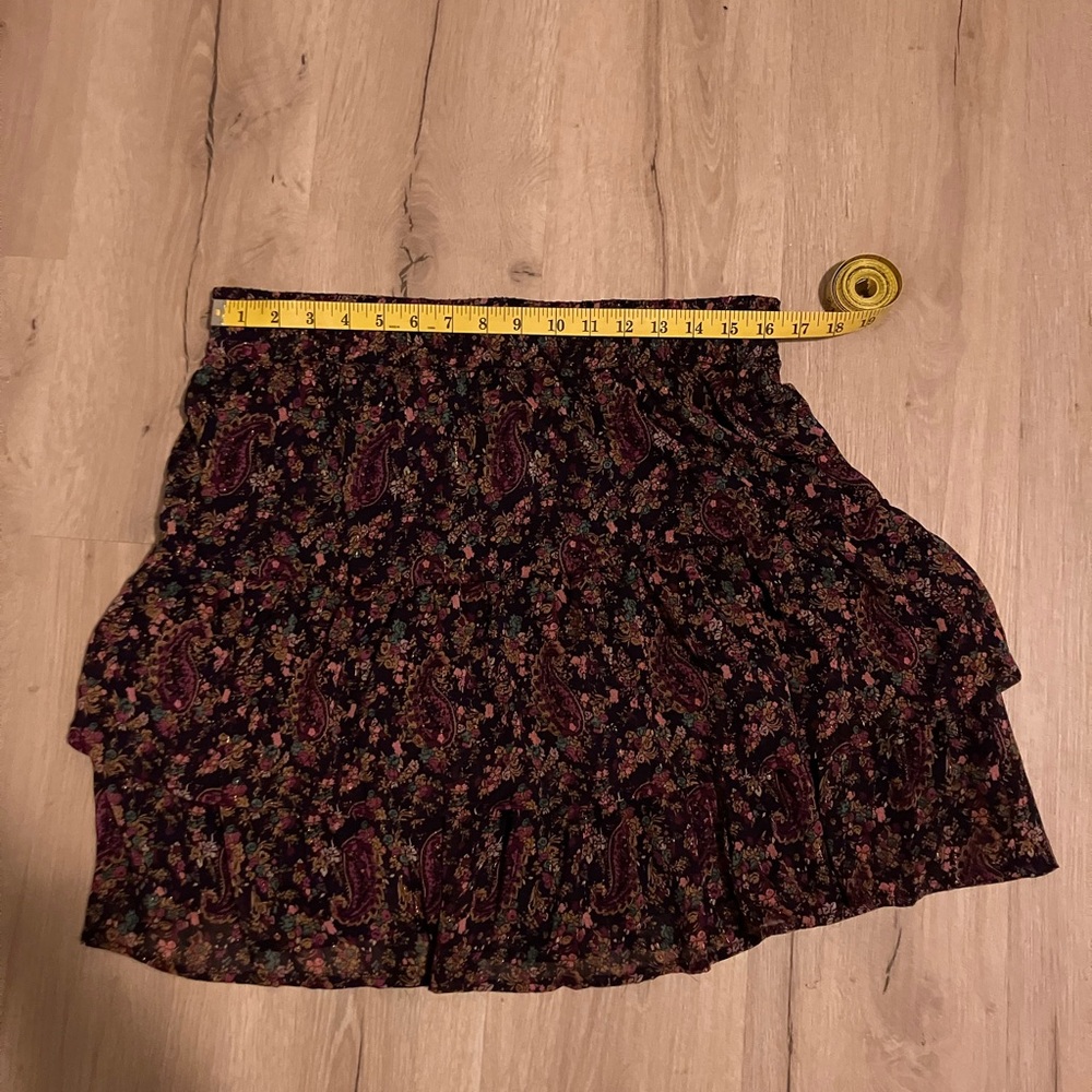 Chic Floral Mini Skirt in Black and Brown